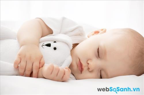 Có nên quấn, mặc nhộng cho trẻ sơ sinh ngủ ngon?